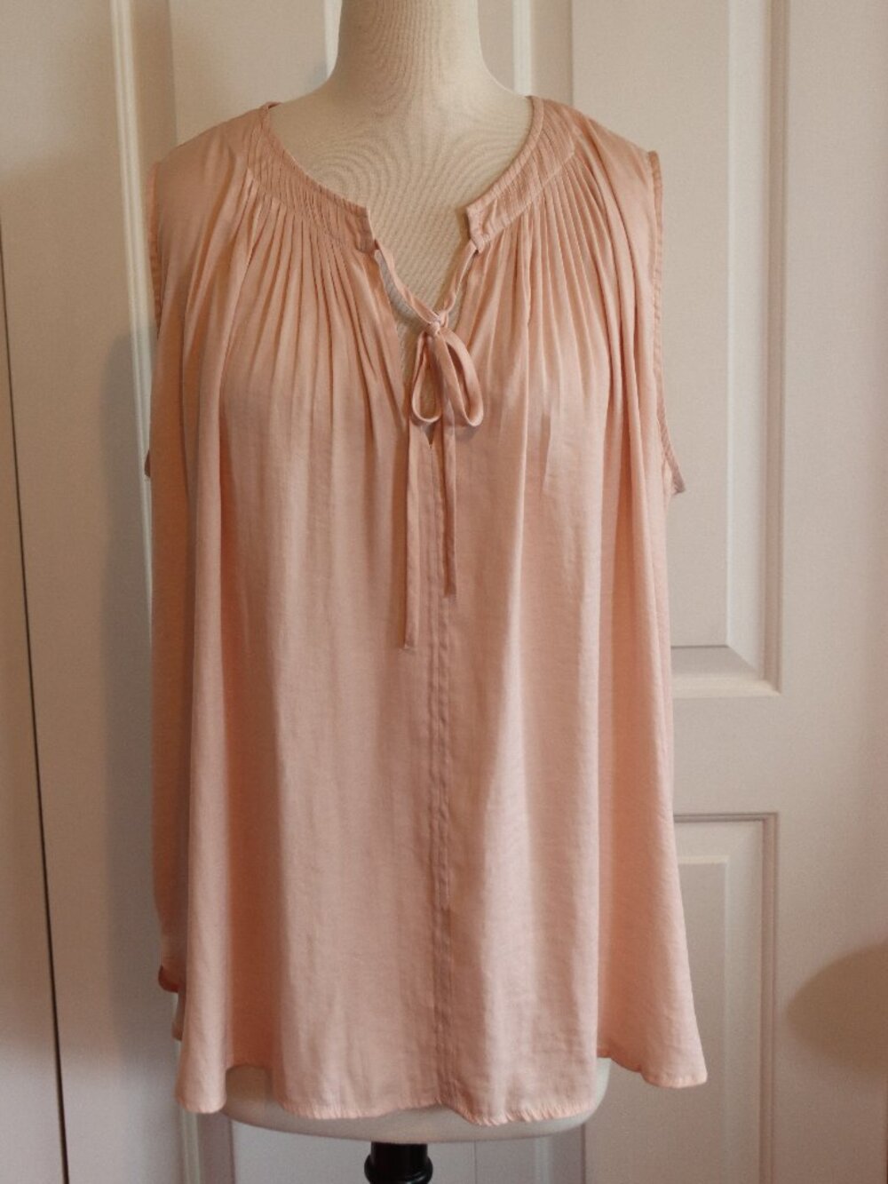 Loft Light Pink Sleeveless Relaxed Silhouette Tie Front Blouse Size Large